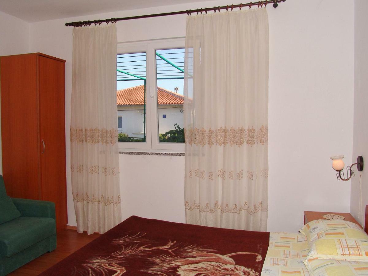 Hotel Sobe Bozica Krk Town Exterior foto