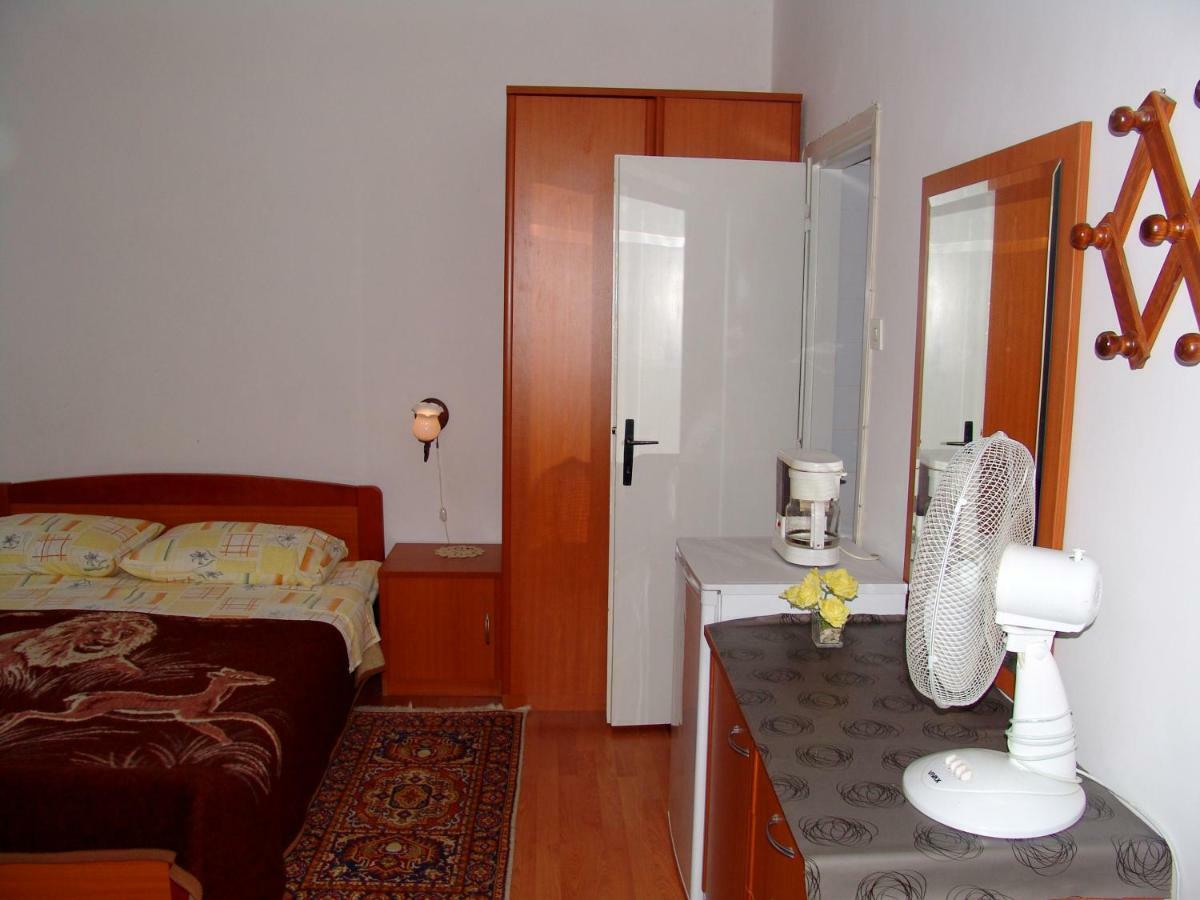 Hotel Sobe Bozica Krk Town Exterior foto