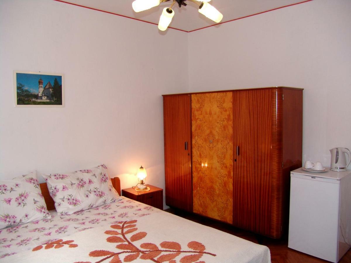 Hotel Sobe Bozica Krk Town Exterior foto