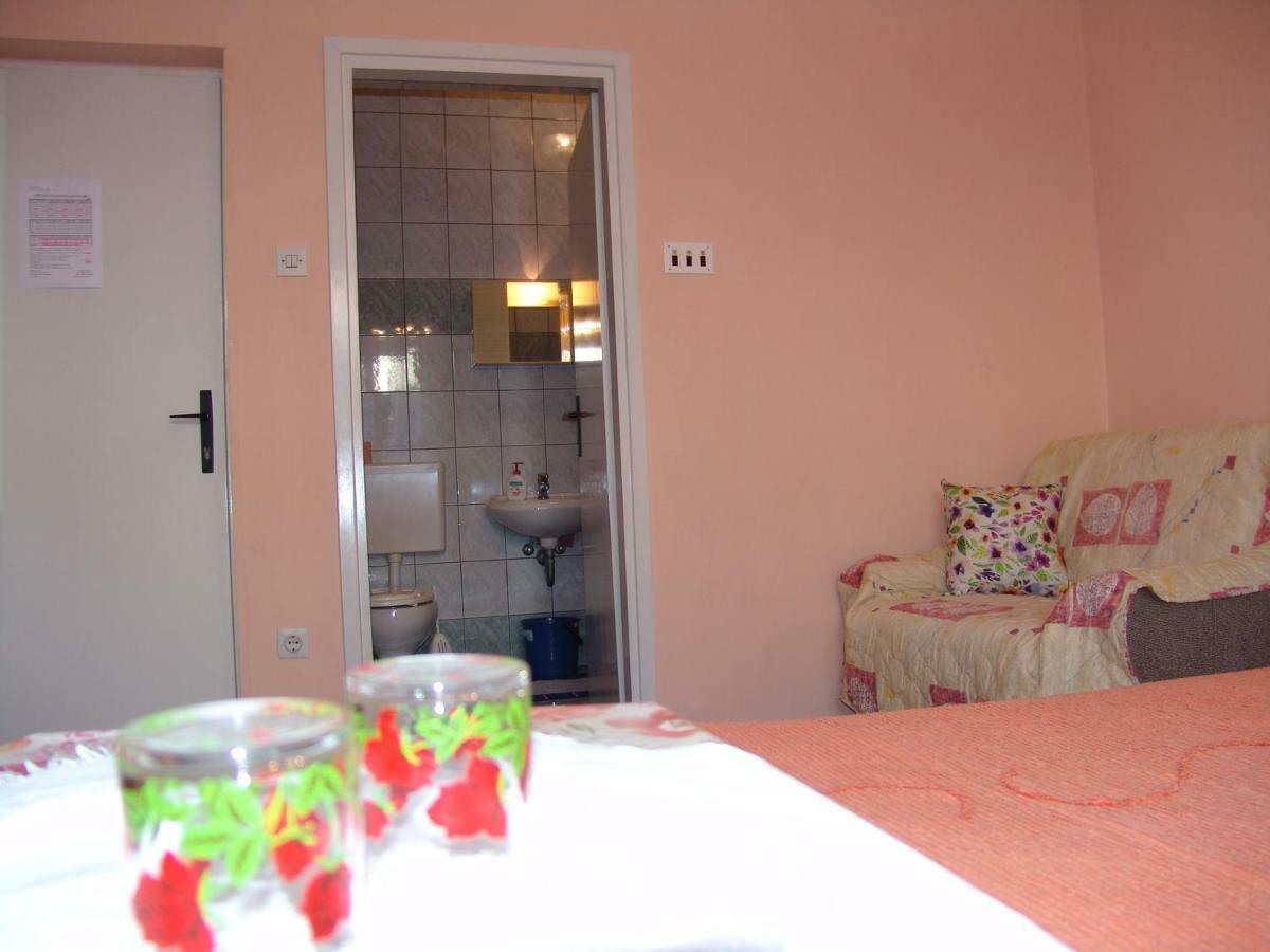 Hotel Sobe Bozica Krk Town Exterior foto