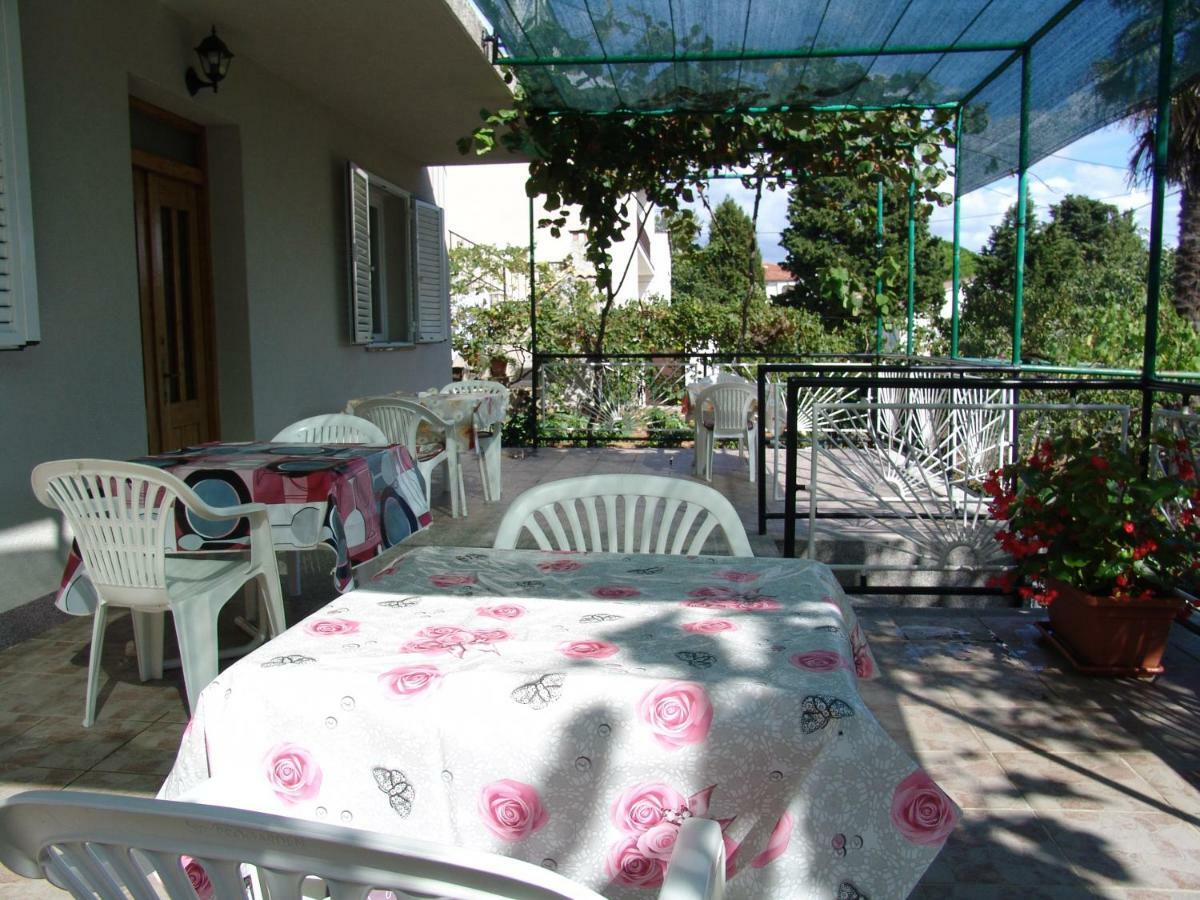 Hotel Sobe Bozica Krk Town Exterior foto