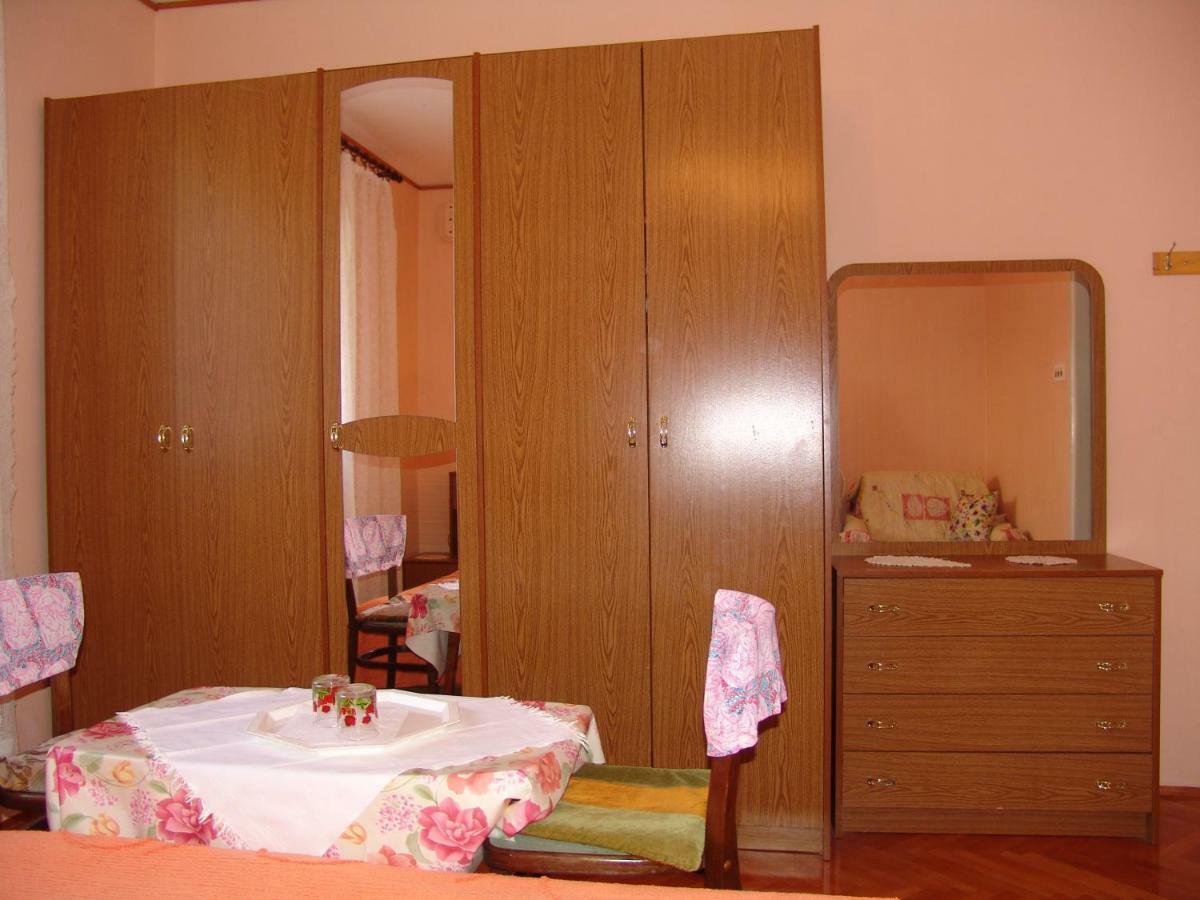 Hotel Sobe Bozica Krk Town Exterior foto