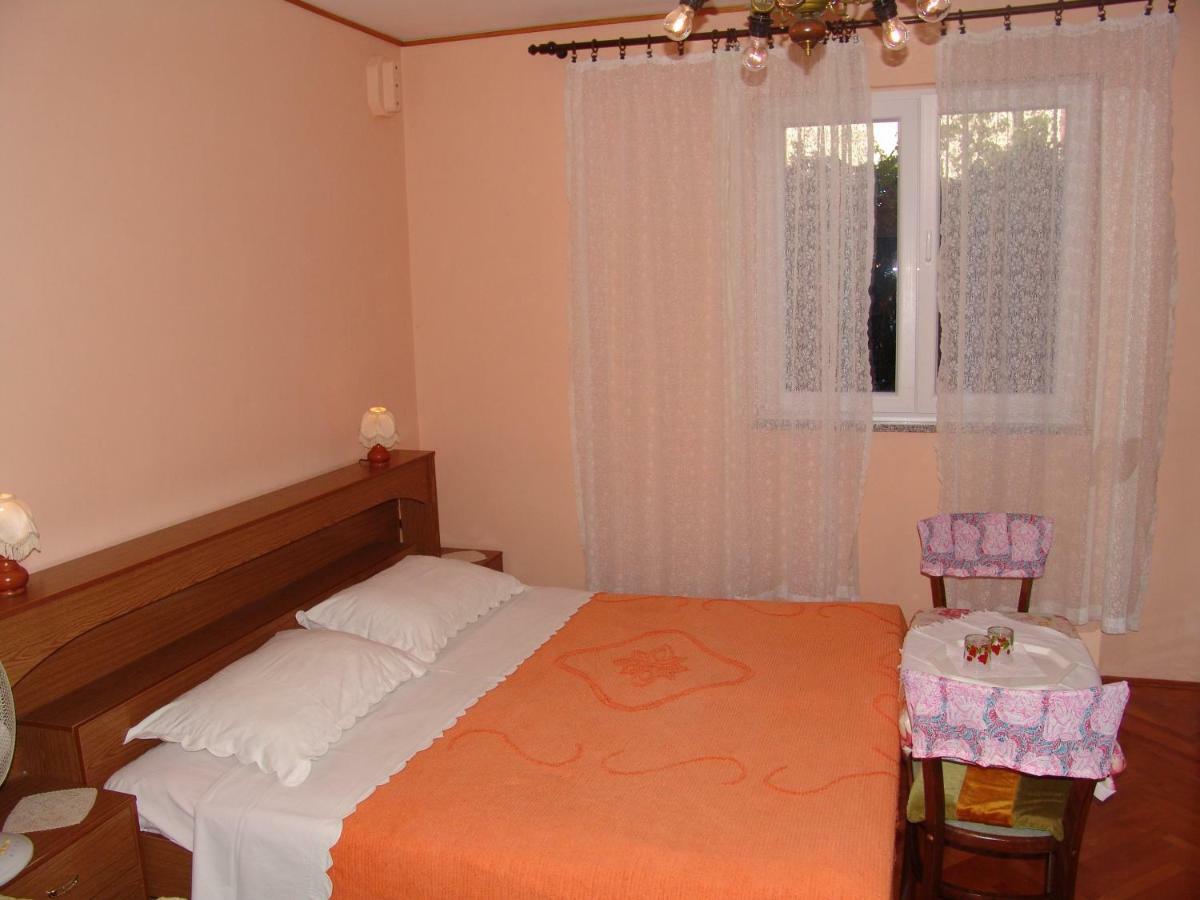 Hotel Sobe Bozica Krk Town Exterior foto