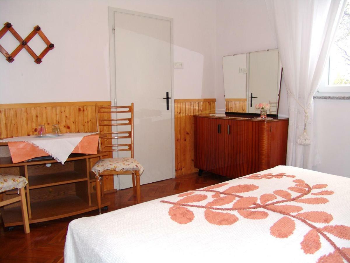 Hotel Sobe Bozica Krk Town Exterior foto