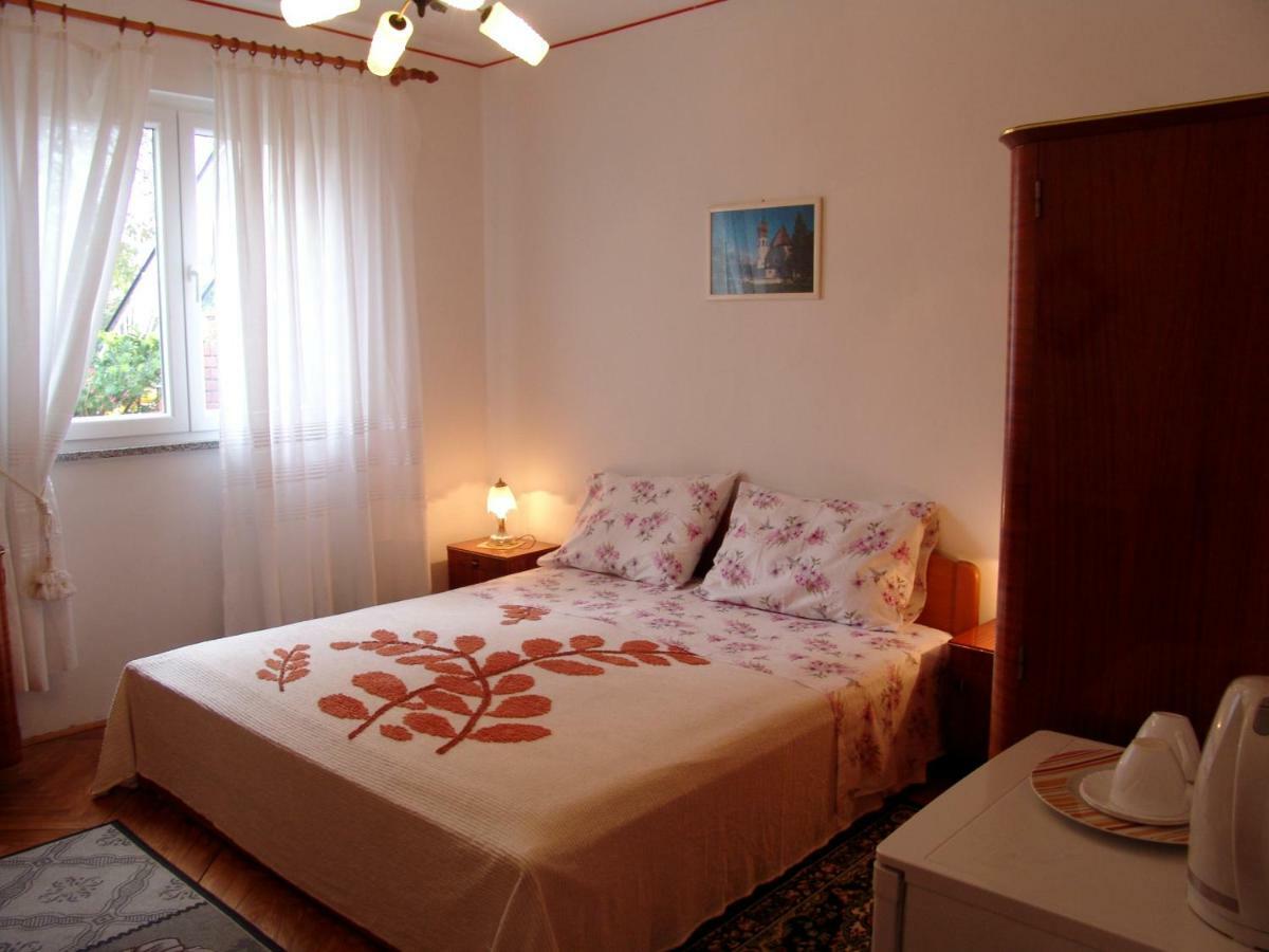 Hotel Sobe Bozica Krk Town Exterior foto
