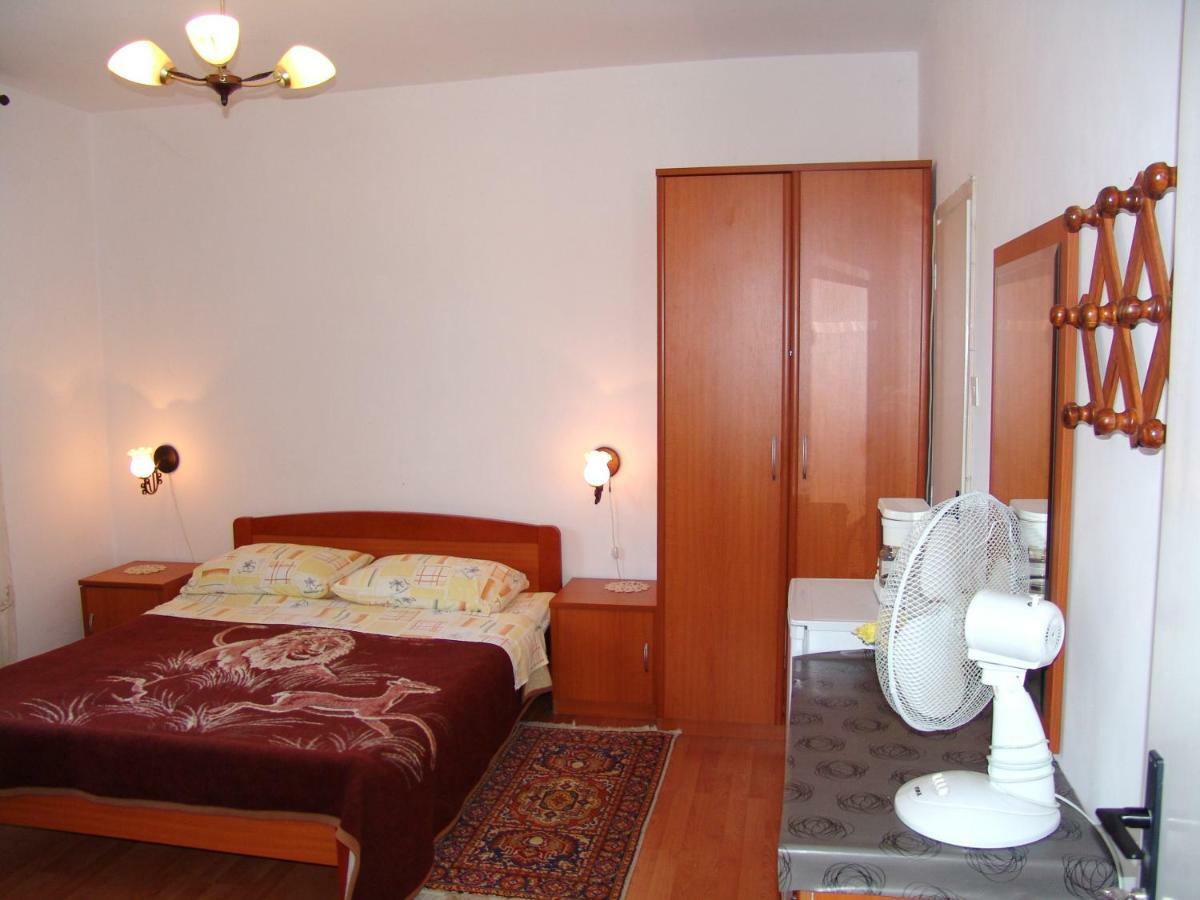 Hotel Sobe Bozica Krk Town Exterior foto
