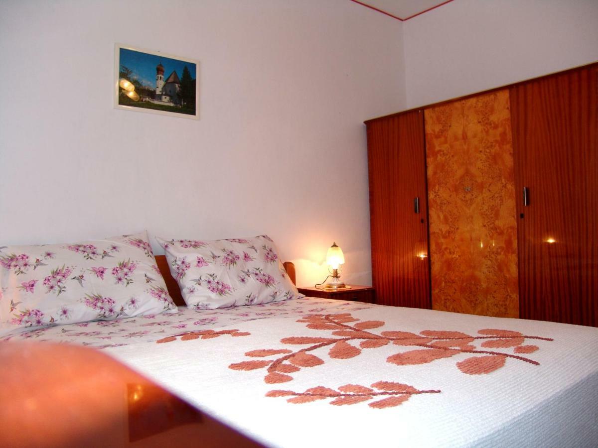 Hotel Sobe Bozica Krk Town Exterior foto