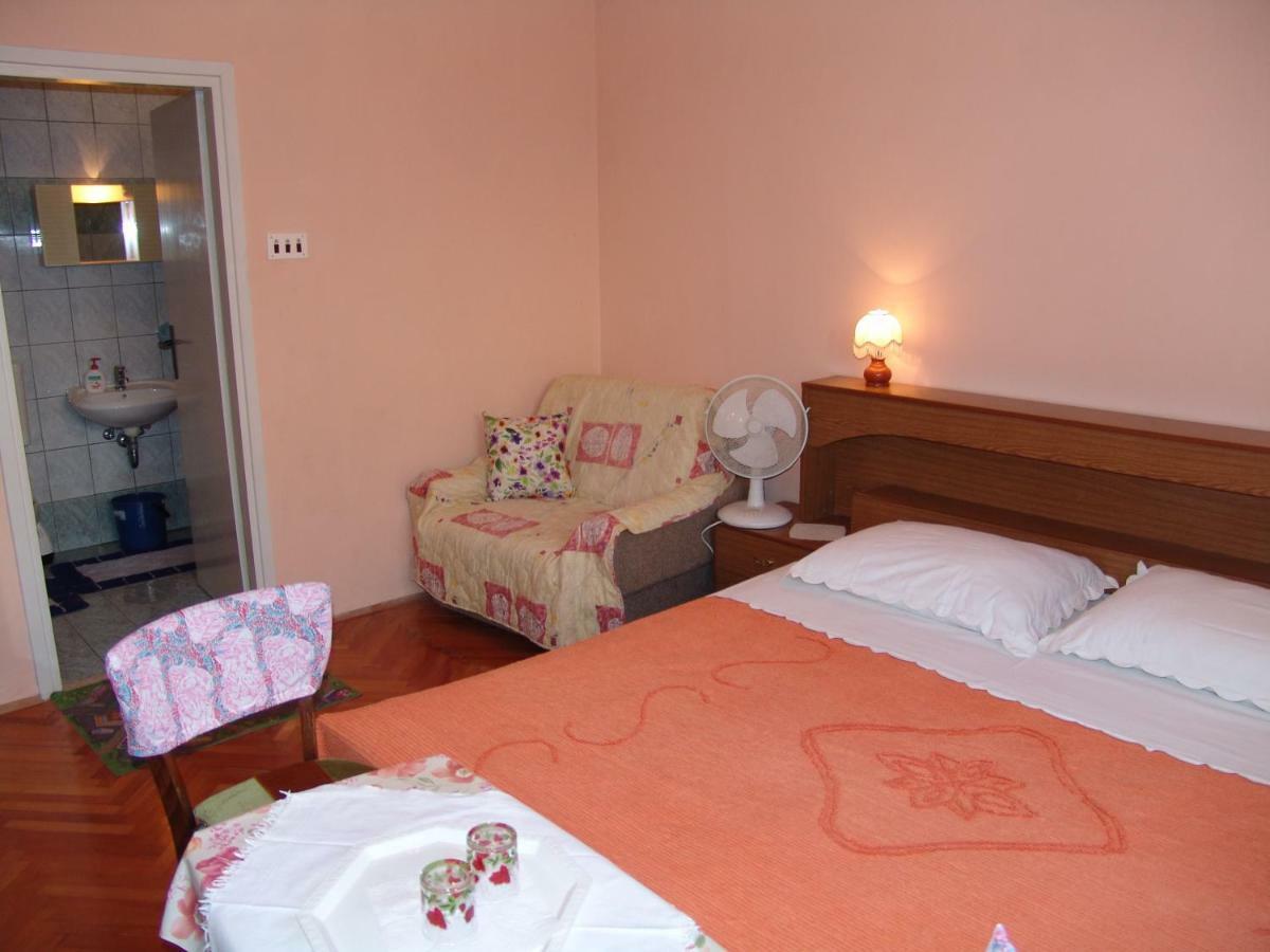 Hotel Sobe Bozica Krk Town Exterior foto