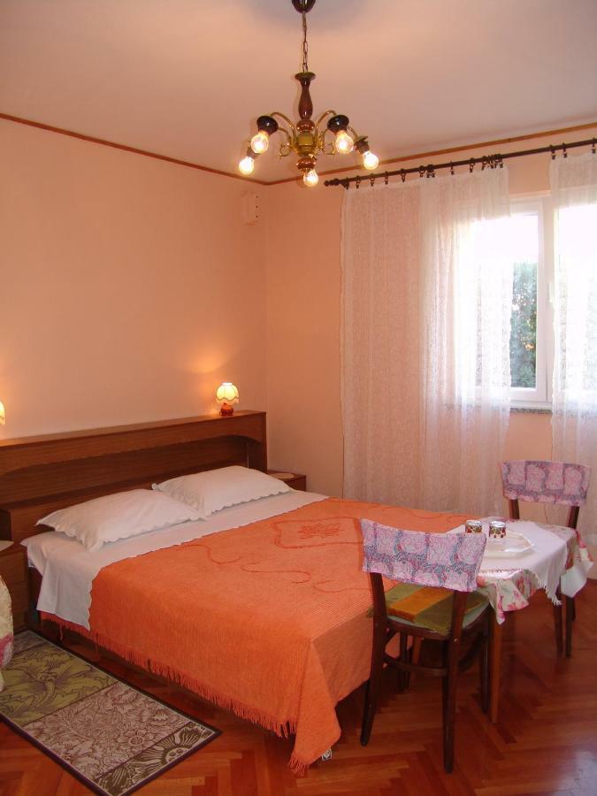 Hotel Sobe Bozica Krk Town Exterior foto