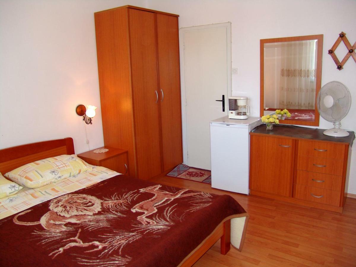 Hotel Sobe Bozica Krk Town Exterior foto