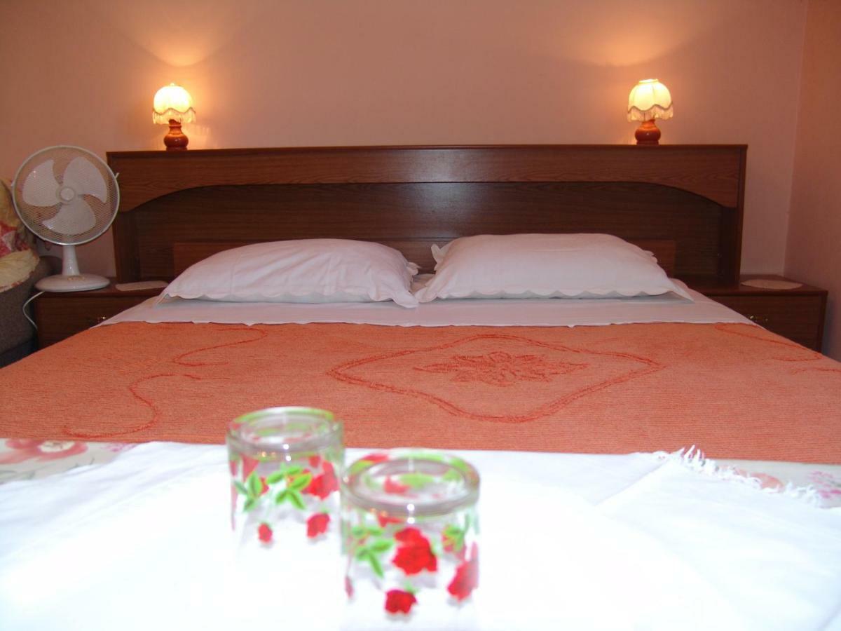Hotel Sobe Bozica Krk Town Exterior foto